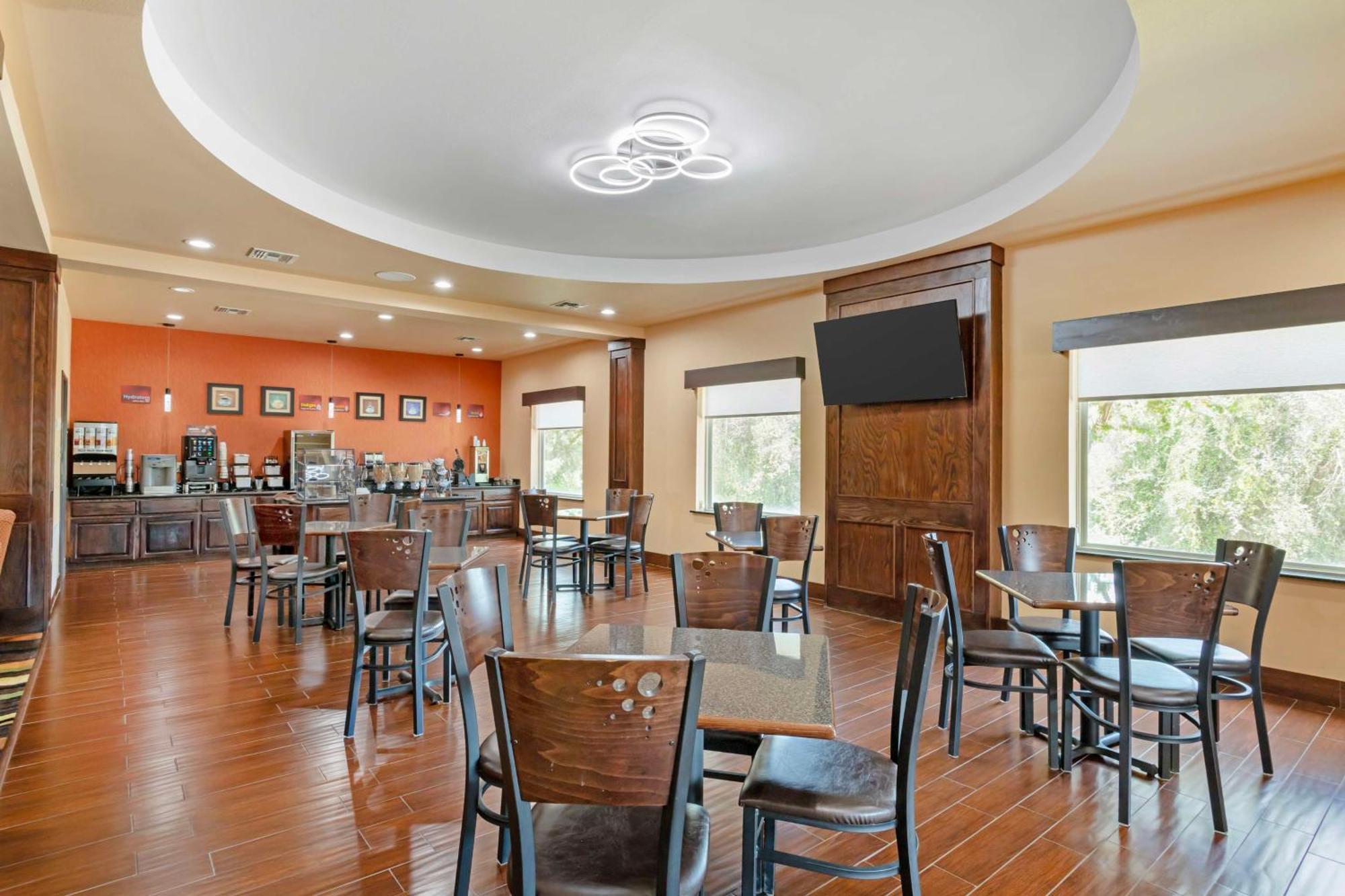 Best Western Plus Goliad Inn & Suites Extérieur photo