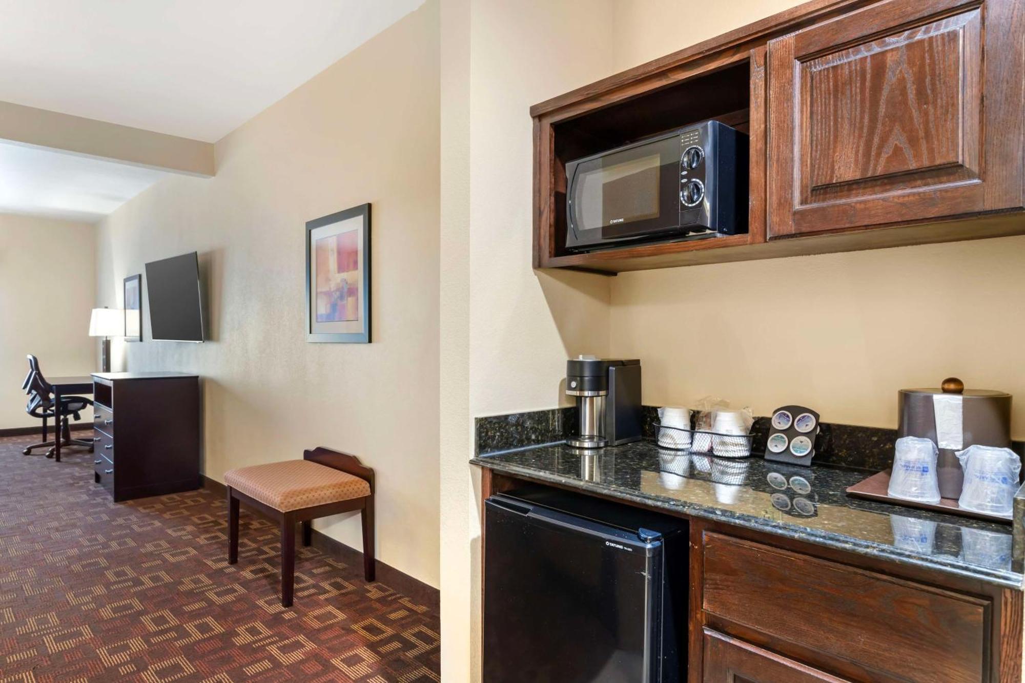 Best Western Plus Goliad Inn & Suites Extérieur photo