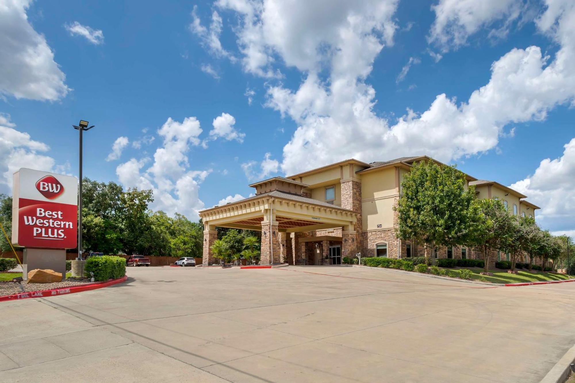 Best Western Plus Goliad Inn & Suites Extérieur photo