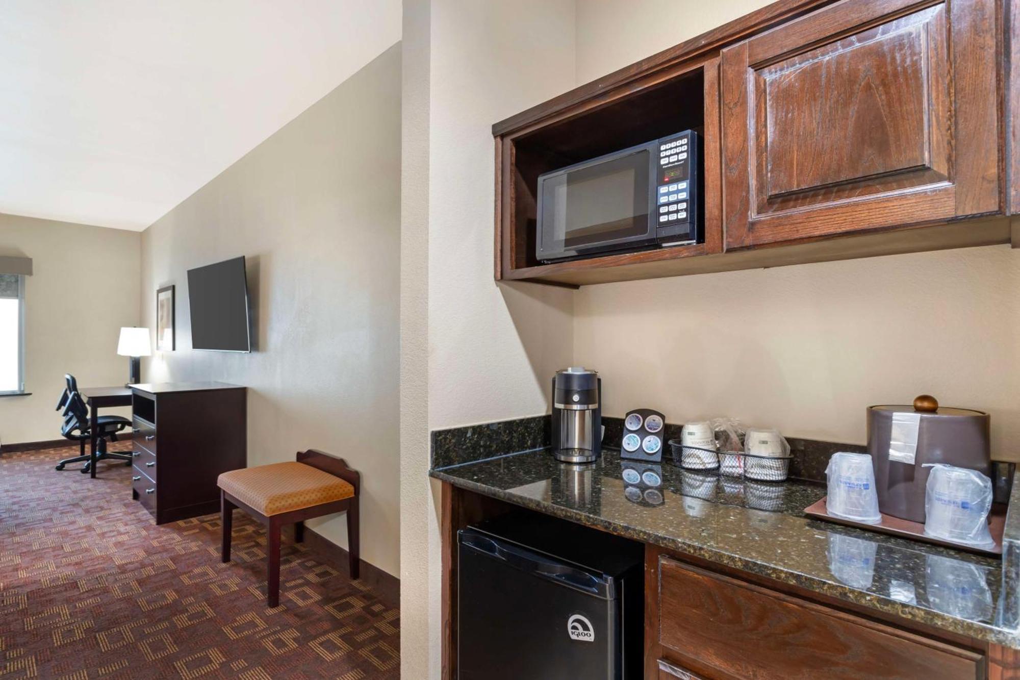 Best Western Plus Goliad Inn & Suites Extérieur photo