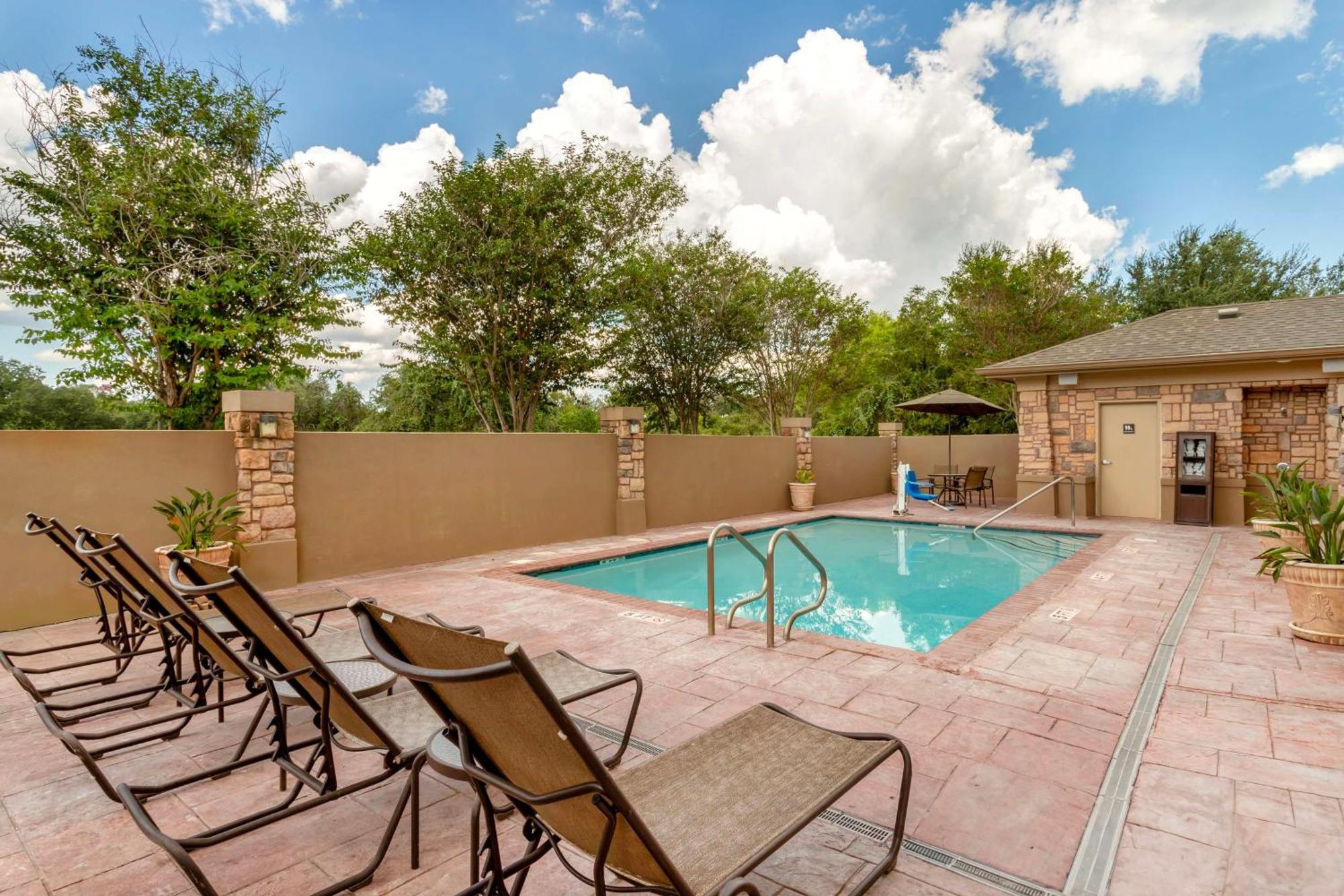Best Western Plus Goliad Inn & Suites Extérieur photo